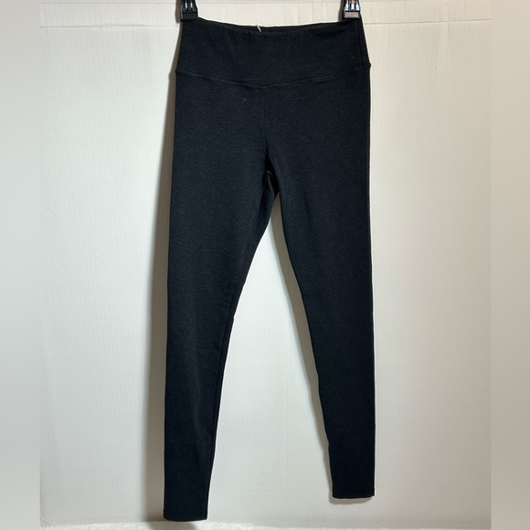 SKIMS Pants - NWT SKIMS Outdoor Basics Onyx Leggings Size Small